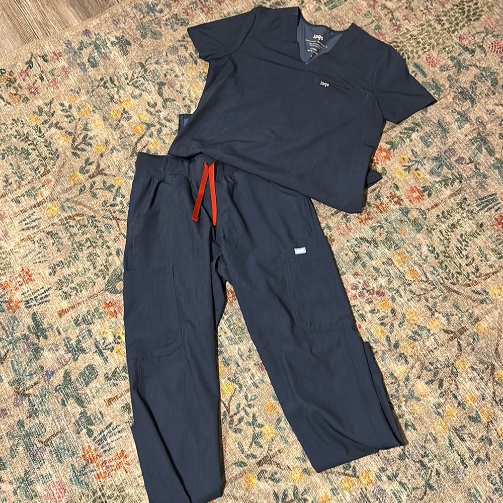 LAGO Scrub Set